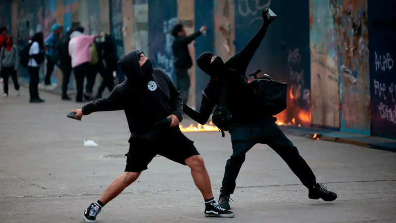 Enfrentamientos y saqueos marcan la marcha del 2 de octubre en la CDMX: 40 lesionados y un detenido 
