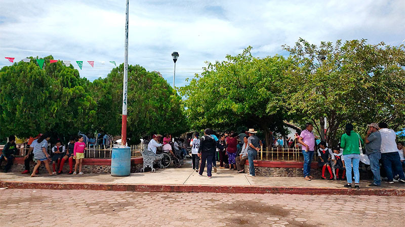 Inicia Pablo Varona el embellecimiento de las comunidades de Huetamo, Michoacán 