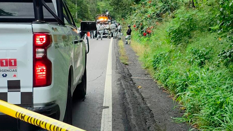 Abandonan tres cadáveres con marcas de violencia sobre carretera federal en Morelos 