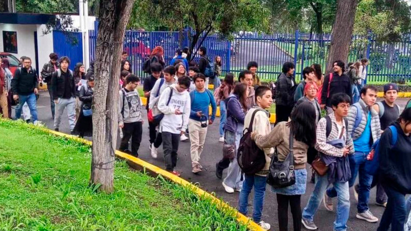 Por amenaza de explosivo desalojan Facultad de Ciencias Políticas de la UNAM 
