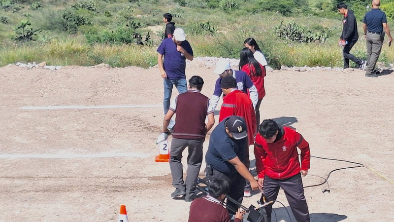 Obtienen estudiantes de COBAQ primer lugar en Lanzamiento de Cohetes Impulsados por Agua 
