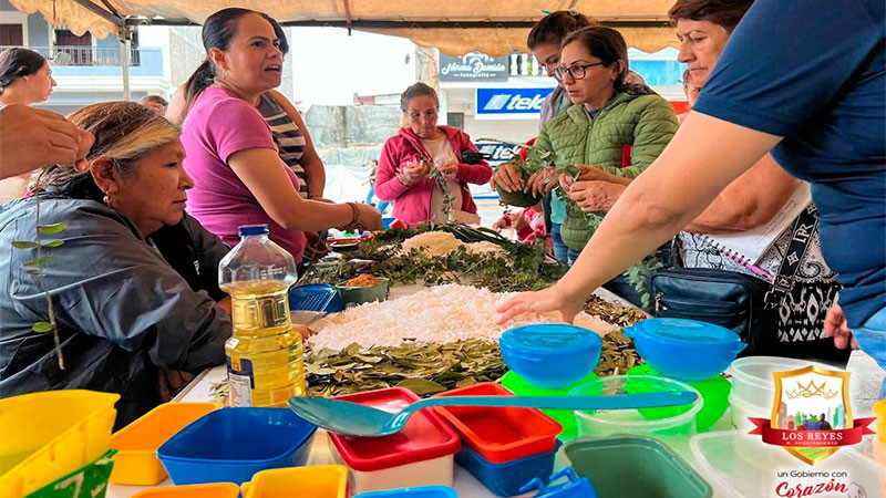 Ayuntamiento de Los Reyes impulsa preservación de la medicina tradicional a través de la elaboración de productos artesanales 