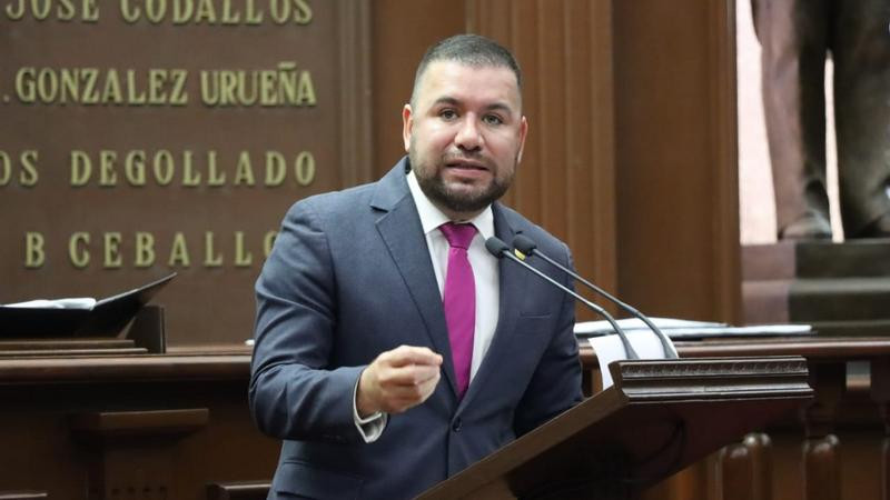 Reyes Galindo presenta iniciativa para frenar el Burnout, "síndrome de estrés laboral", en trabajadores del Estado y municipios 
