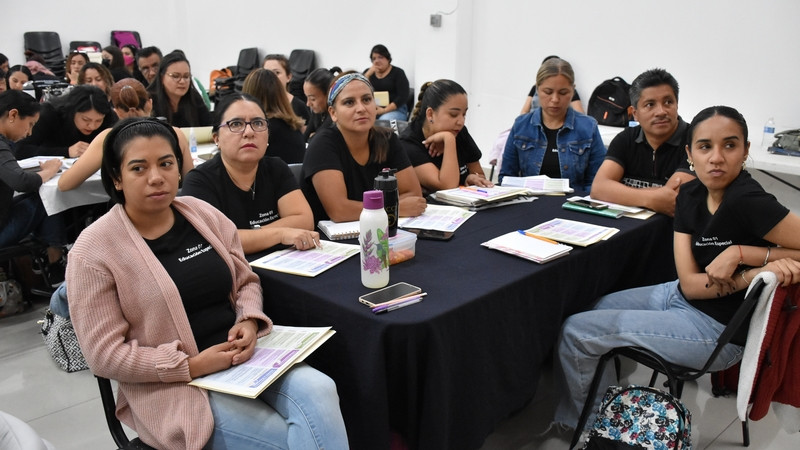 Capacita USEBEQ a docentes en atención a estudiantes con discapacidad 