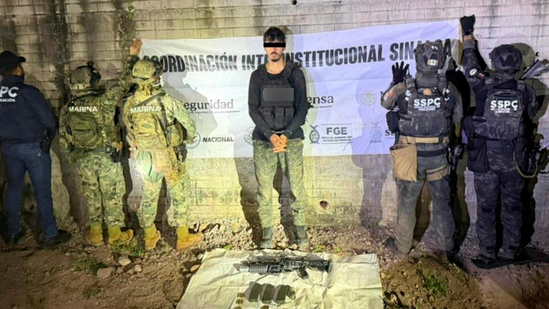 Cae presunto operador de célula liderada por hijos de Joaquín Guzmán Loera; le aseguran arsenal con explosivos y miles de cartuchos 