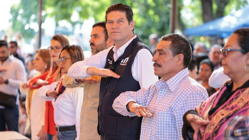 Brinda Alfonso Martínez certeza jurídica a colonos de la tenencia Morelos de Morelia 
