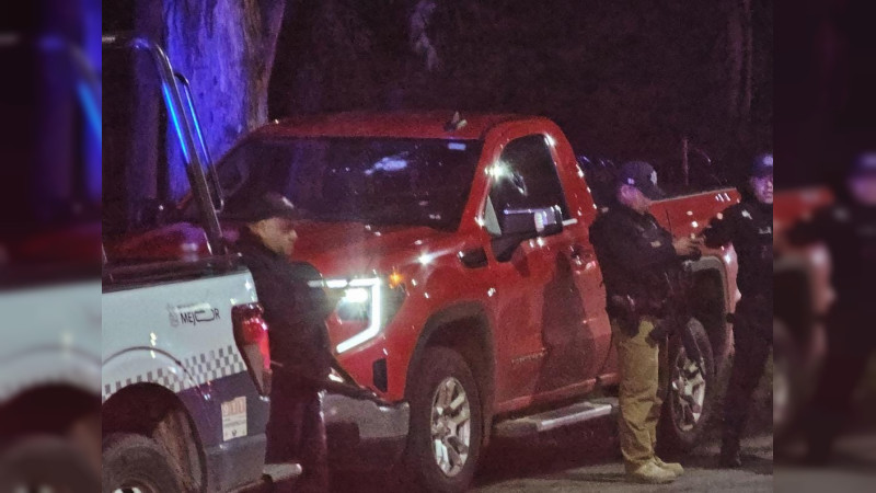 Intento de asalto desata persecución y tiroteo en Uruapan, Michoacán: conductor baleado logra llegar hasta retén policial 
