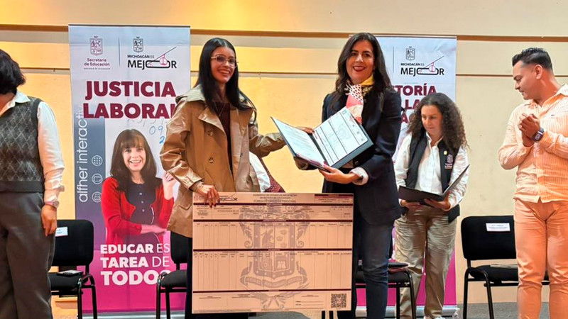 Entrega Gabriela Molina, 538 FUP a trabajadores de preescolar 