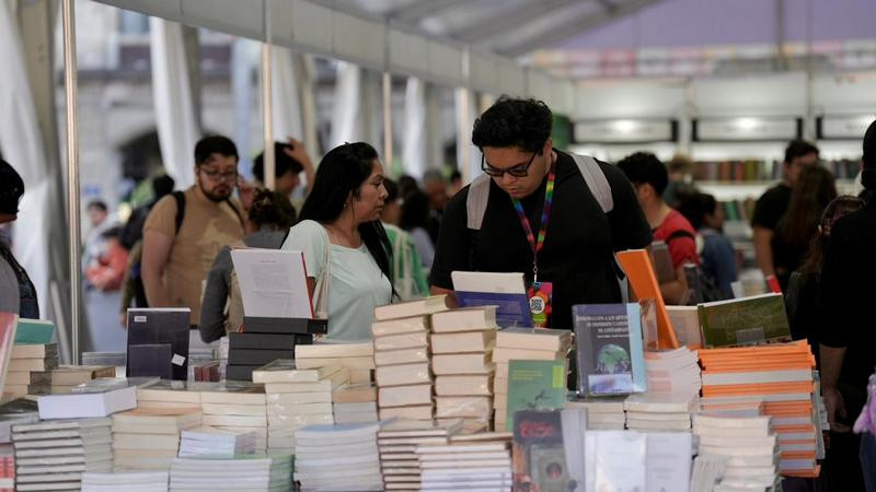 Arranca la Feria Internacional del Libro en el Zócalo de la Ciudad de México 