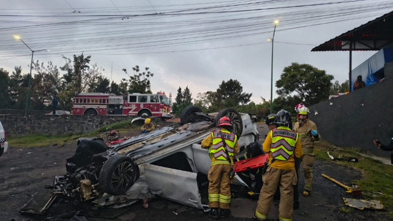 Volcadura de vehículo en Morelia, Michoacán, deja tres heridos 