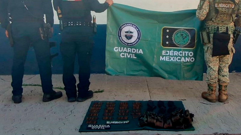 En Parácuaro, Michoacán aseguran cartuchos, cargadores y equipo táctico  