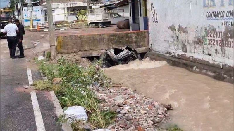 Intensa lluvia en Puerto Vallarta, Jalisco, deja una persona sin vida