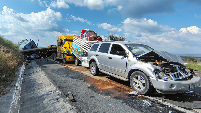 Se registra carambola vehicular en la autopista Maravatío-Zapotlanejo en la caseta Ocotlán, Jalisco; reportan más de 20 heridos  