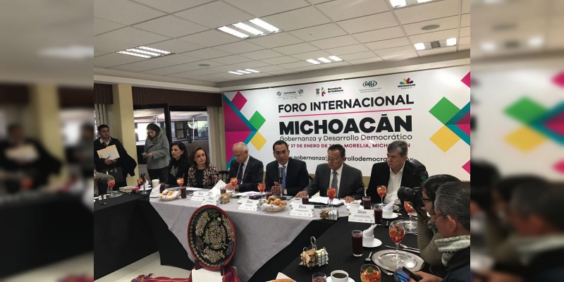 Presenta Adrián López el Foro Internacional Michoacán Gobernanza y Desarrollo Democrático 