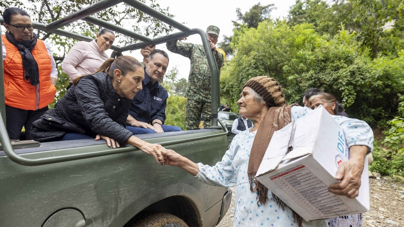 Visita Claudia Sheinbaum zonas afectadas por lluvias en la Sierra Gorda queretana 