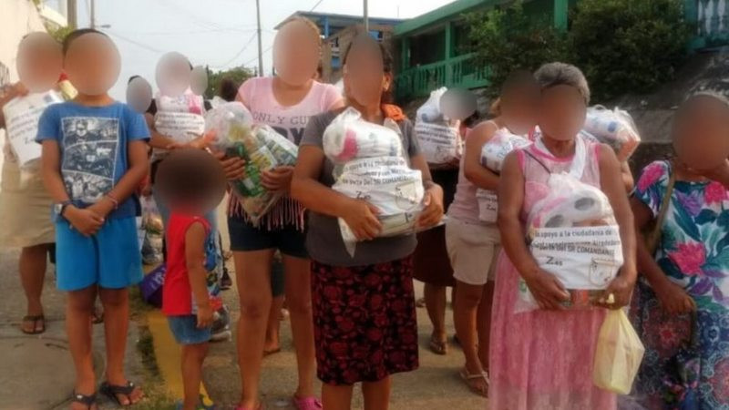 Circulan videos de presuntos integrantes de grupo delincuencial jalisciense en la repartición de despensas en zonas inundadas de Veracruz 