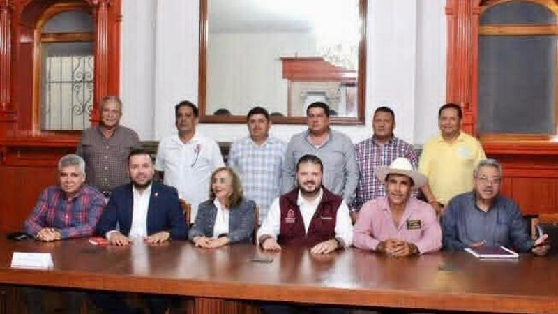 Reyes Galindo atiende mesa de diálogo con productores de arroz de la Tierra Caliente michoacana 