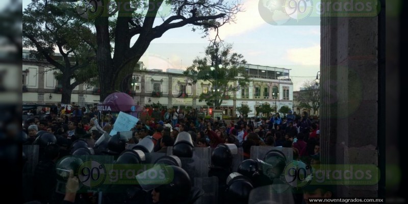 Morelia: GOEs desalojan a antorchistas de la avenida Madero - Foto 0 