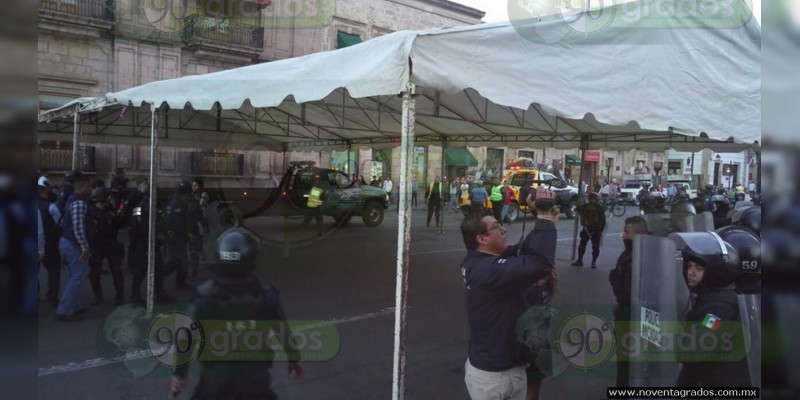 Morelia: GOEs desalojan a antorchistas de la avenida Madero - Foto 2 