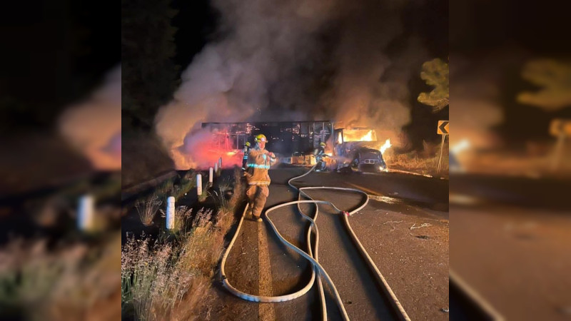 Arde la carretera Morelia – Pátzcuaro, Michoacán: quema de tráilers y vehículos baleados desata operativo 