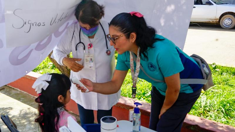 Atienden brigadas del ISSSTE a población de estados afectados por lluvias, sean o no derechohabientes 