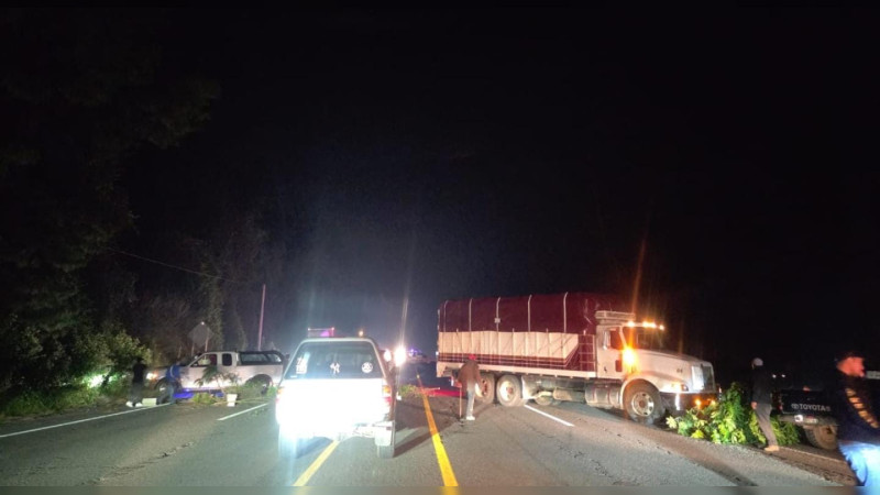Tensión en Salvador Escalante, Michoacán: Habitantes bloquean acceso a Santa Clara del Cobre por misteriosa desaparición de un vecino 