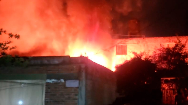 Incendio consume una casa en la Granjas del Maestro, en Morelia, Michoacán 