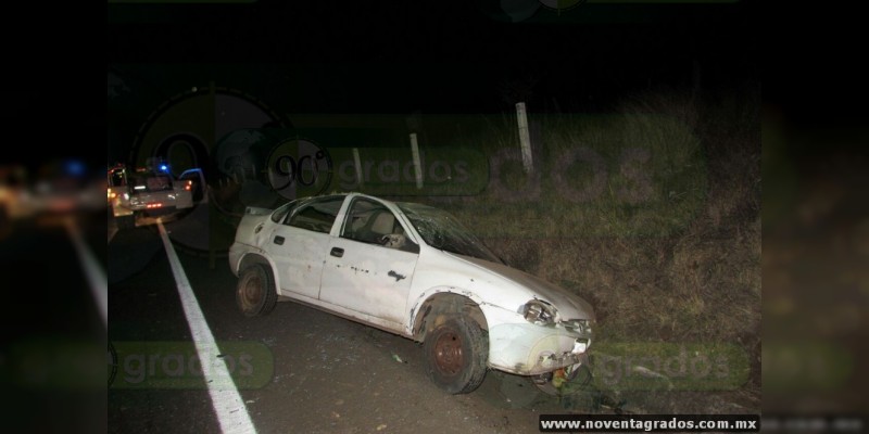 Un hombre y cinco menores, lesionados tras volcar auto en Zamora, Michoacán - Foto 2 