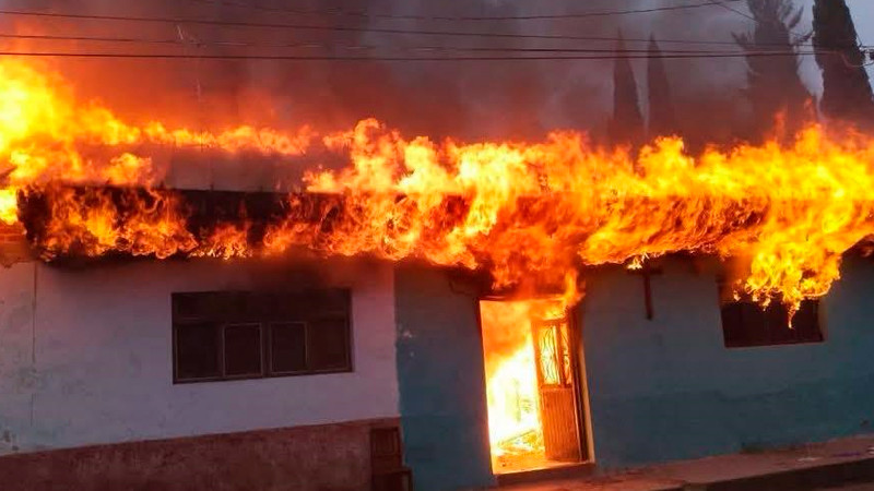 Se incendia vivienda en Paracho, Michoacán; solo hubo daños materiales 
