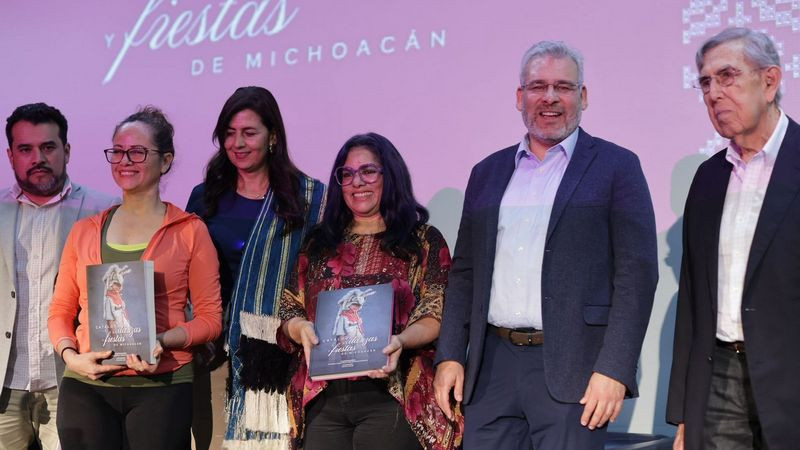 Presenta Bedolla catálogo que inmortaliza riqueza de danzas y fiestas de Michoacán 