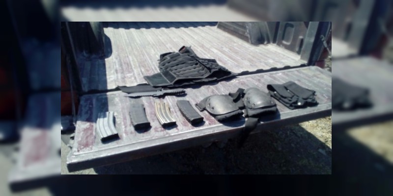 Aseguran vehículo robado y armas en Buenavista - Foto 1 
