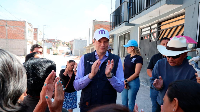 Al Norte de Morelia, supervisa Alfonso Martínez obras de pavimentación