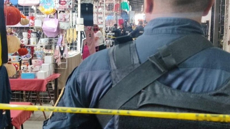 Mueren tres personas tras balacera registrada en plena zona comercial de Tepito; mujer resultó lesionada