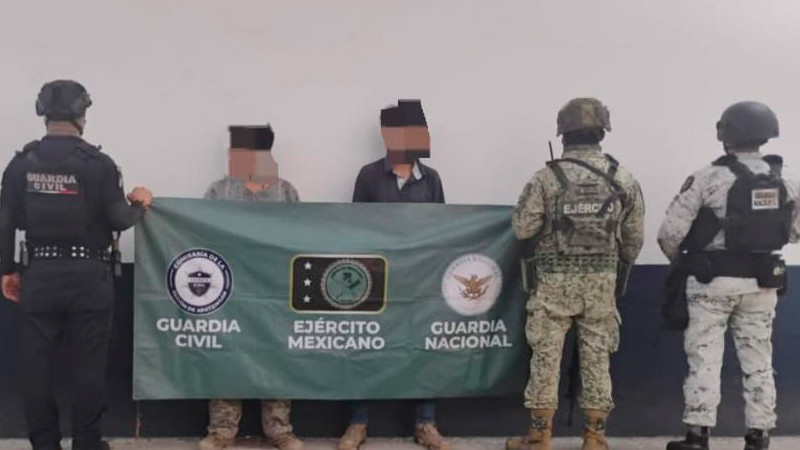 Detienen en Buenavista, Michoacán a dos sujetos y aseguran 7 fusiles y más de 2 mil cartuchos