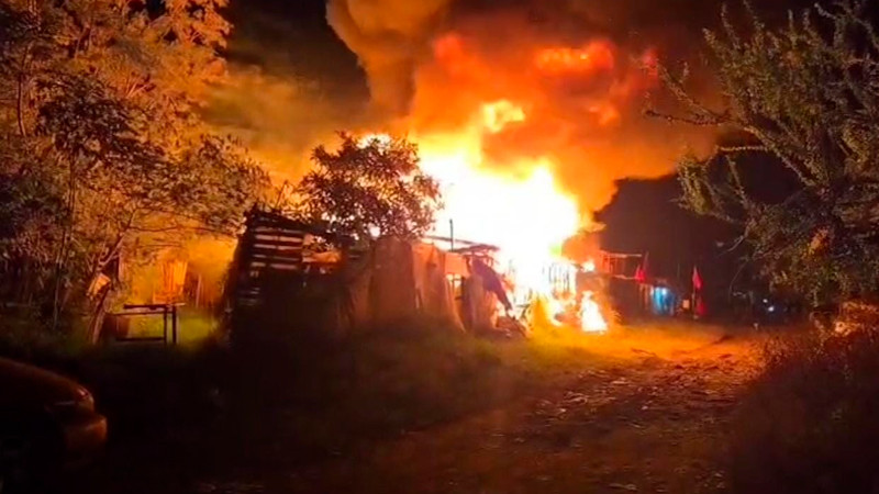 En Zamora, Michoacán humilde vivienda es consumida por el fuego
