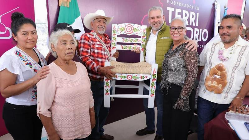 Bedolla, cercano a autogobiernos; lleva audiencia pública a Donaciano Ojeda