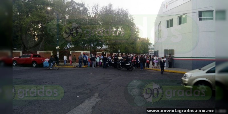 Pacientes se manifiestan en el Centro Estatal de Atención Oncológica en Morelia - Foto 2 