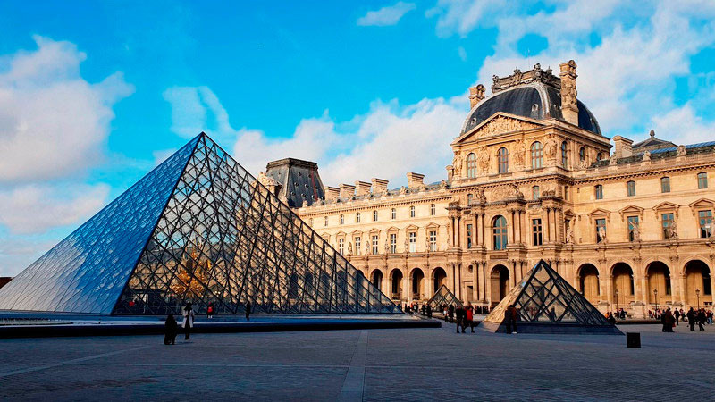 Detienen a dos sospechosos por el robo en el Museo de Louvre en París
