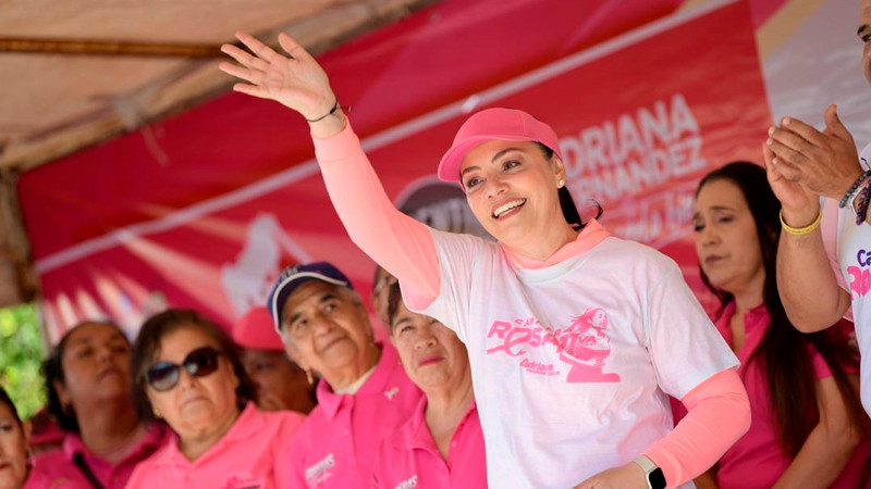 Adriana Hernández cierra actividades del Mes Rosa en Puruándiro 