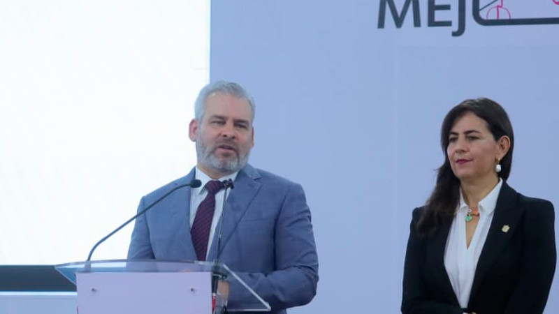 Viejos políticos no se acostumbran a los nuevos tiempos, responde Bedolla a Godoy 