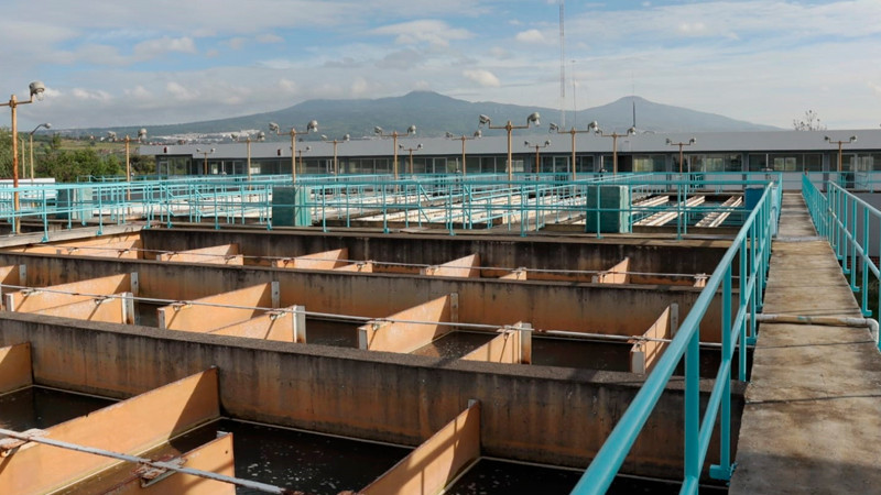 Ooapas realiza conexión de transformadores y mantenimiento en la planta potabilizadora La Mintzita 