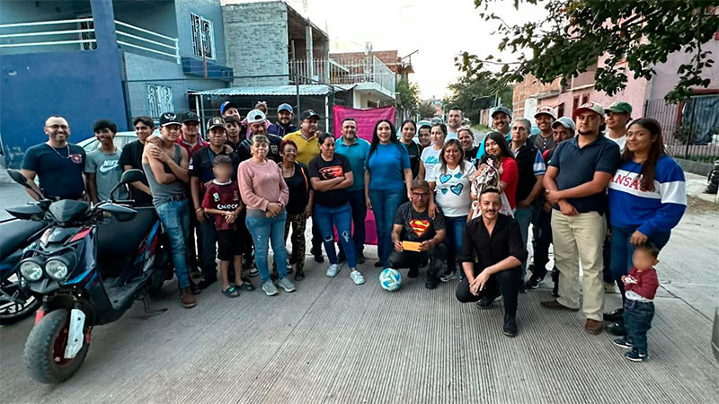 Adriana Campos escucha a deportistas en Jacona, Michoacán 