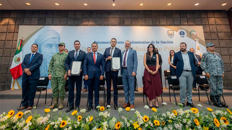 Entrega Torres Piña el Reconocimiento “Sentimientos de la Nación” a agentes del Ministerio Público destacados por su productividad y desempeño