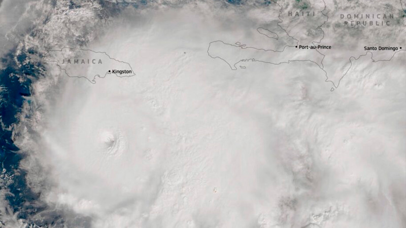 'Melissa' de categoría 5 empieza a causar estragos en Jamaica con vientos catastróficos y lluvias torrenciales 