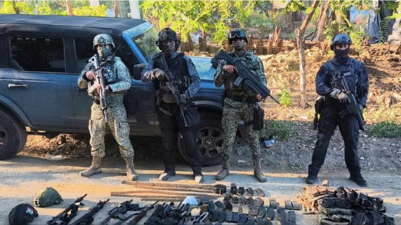 Ejército asegura armas, vehículos y detiene a presuntos delincuentes en operativo en Sinaloa 