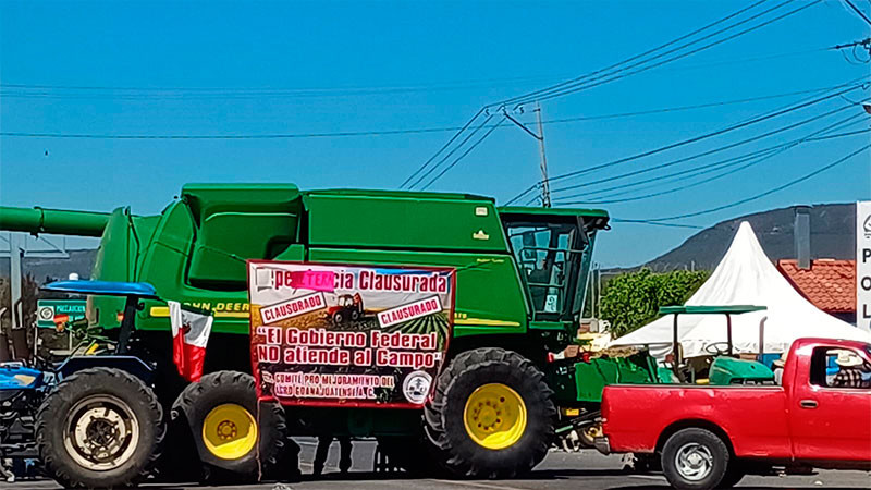 Bloqueos carreteros afectan a transportistas y provocan caos vial en la región Laja-Bajío