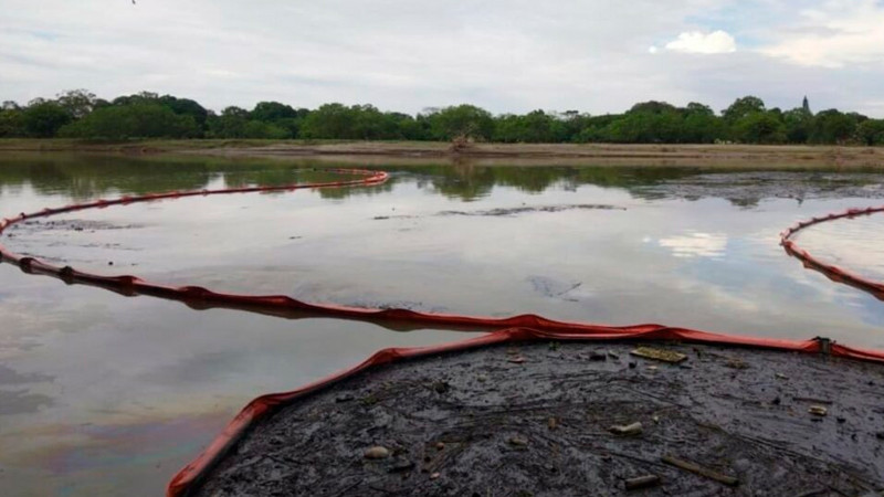 Pemex anuncia recuperación de 2.51 millones de litros de hidrocarburo derramados en río Pantepec 