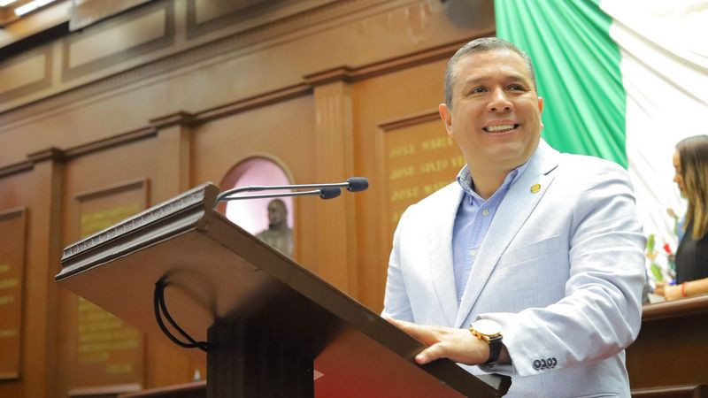 Juan Carlos Barragán presenta iniciativa para que maestras y maestros no sean criminalizados por cumplir su deber 