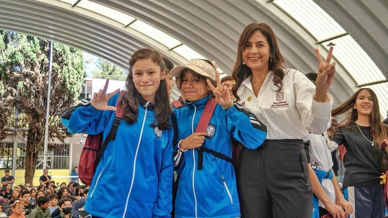 Menos celulares y más libros: Gabriela Molina 