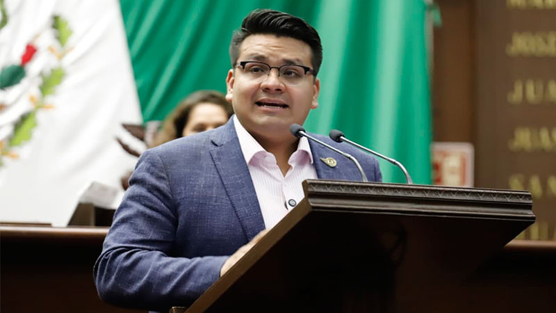  Toño Carreño presenta iniciativa para fortalecer al campo michoacano 